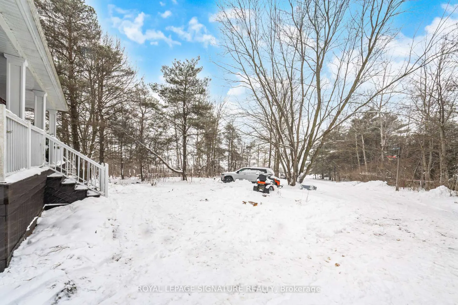 232167 Trafalgar Road photo 2