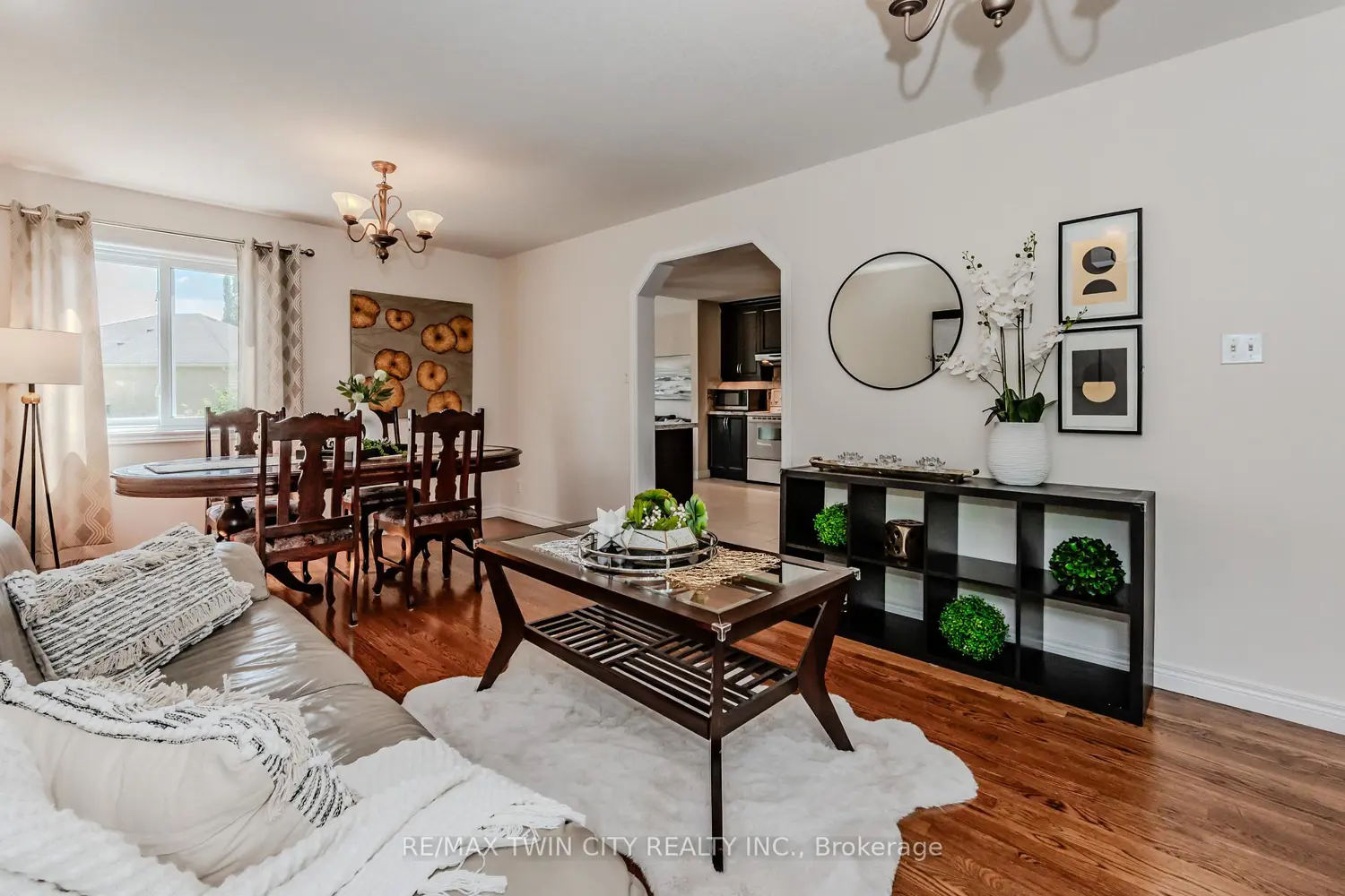 132 Daimler Drive photo 4