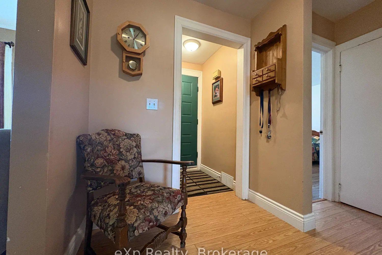 661 2Nd Avenue photo 4