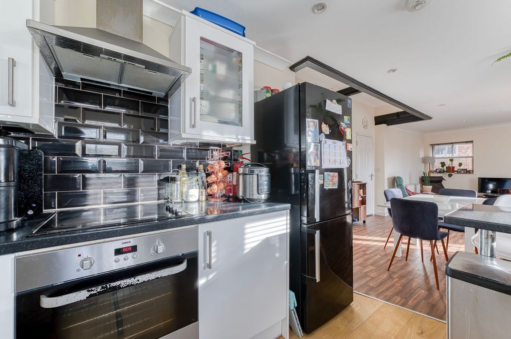 Additional image 4 of 3 bed flat for saleKing Street, Great Yarmouth NR30