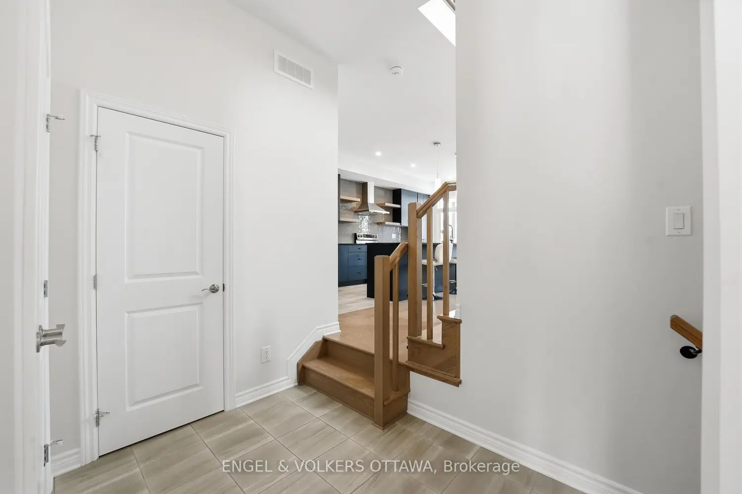 306 Oakmont Drive photo 3