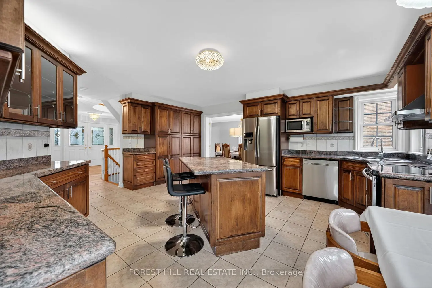 10601 Bathurst Street photo 5