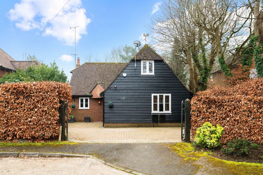 4 bed detached house for sale6A Ivy Mill Close, Godstone RH9