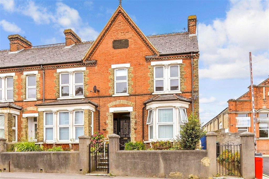 4 bed flat for saleCanterbury Street, Gillingham, Kent ME7