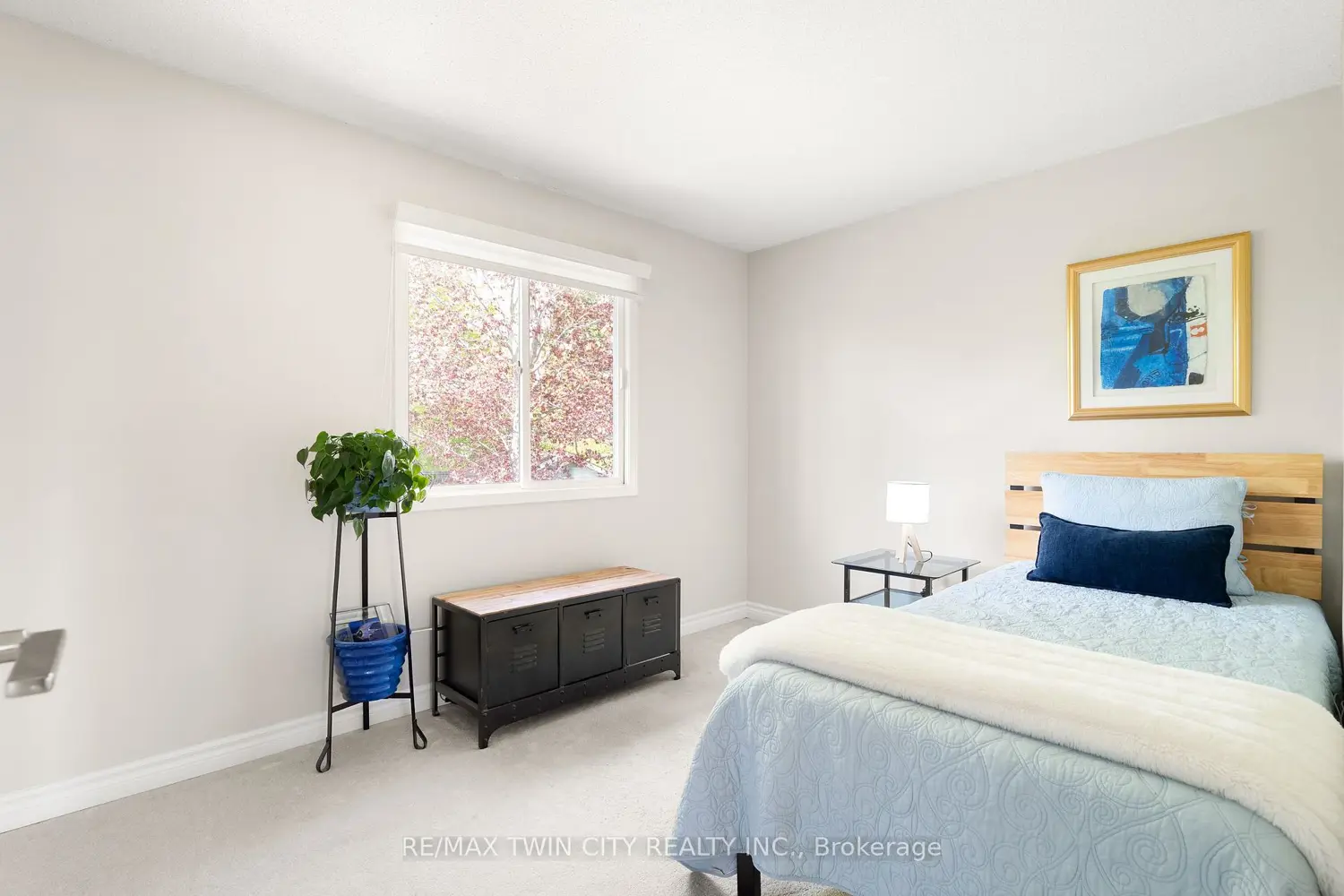 240 Grand River Boulevard photo 5