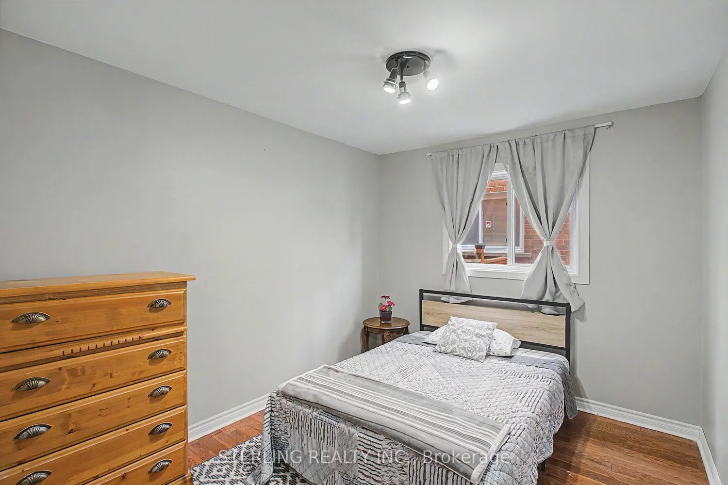 72 Sunforest Drive photo 4