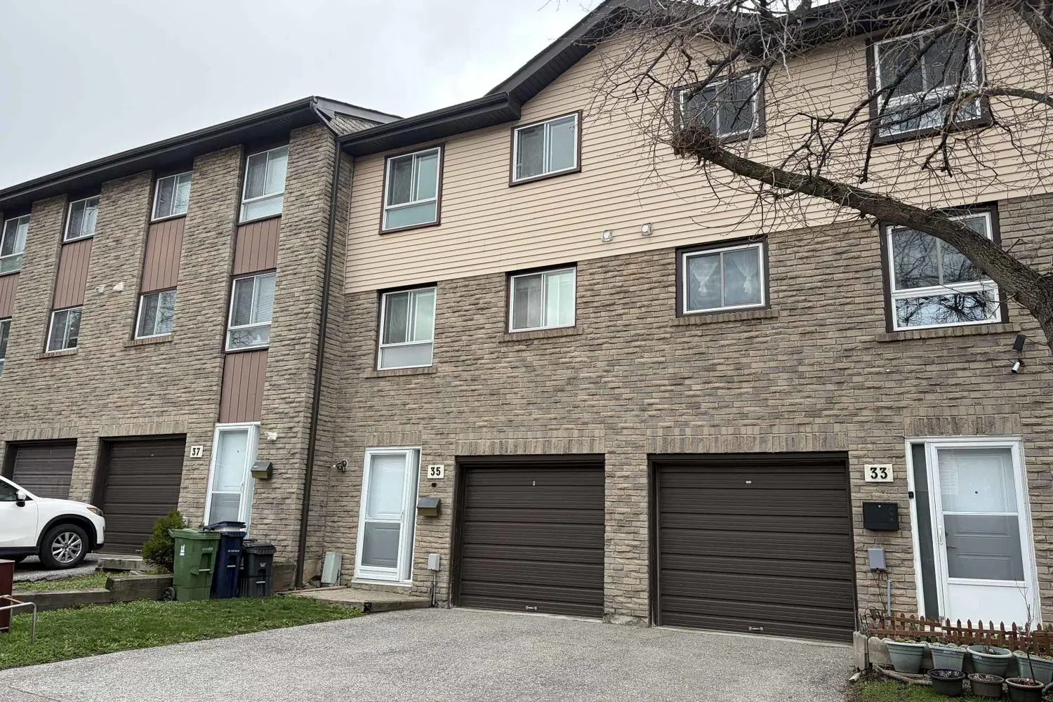 1121 Sandhurst Circle 35