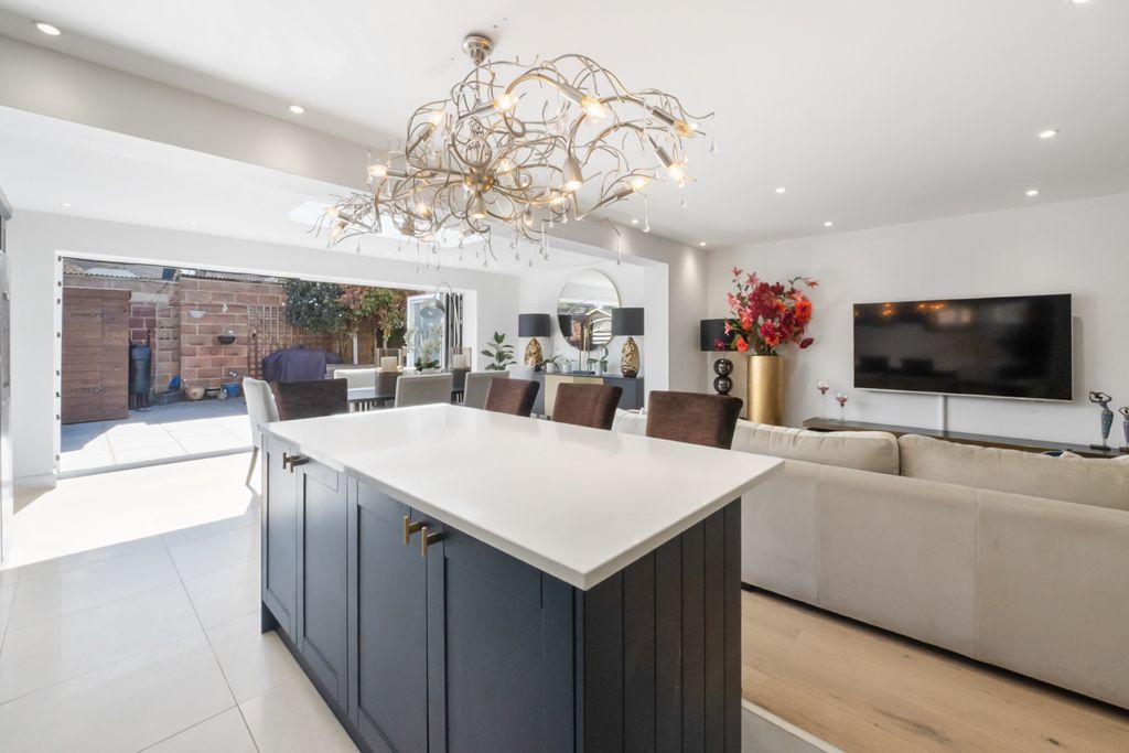 Additional image 6 of 4 bed detached bungalow for saleLaurel Avenue, Gravesend DA12