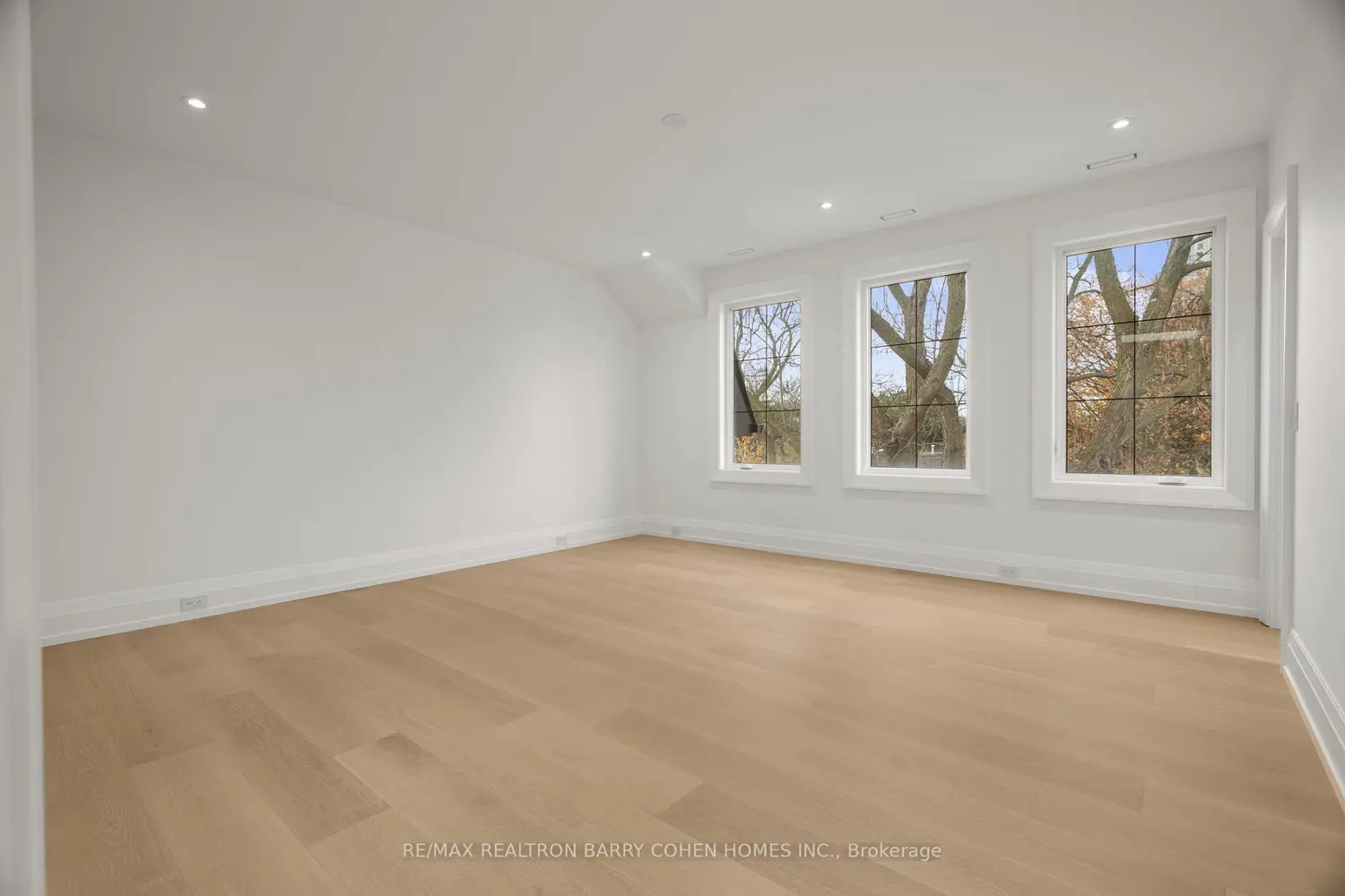 Additional image 15 of 81 Upper Canada Drive