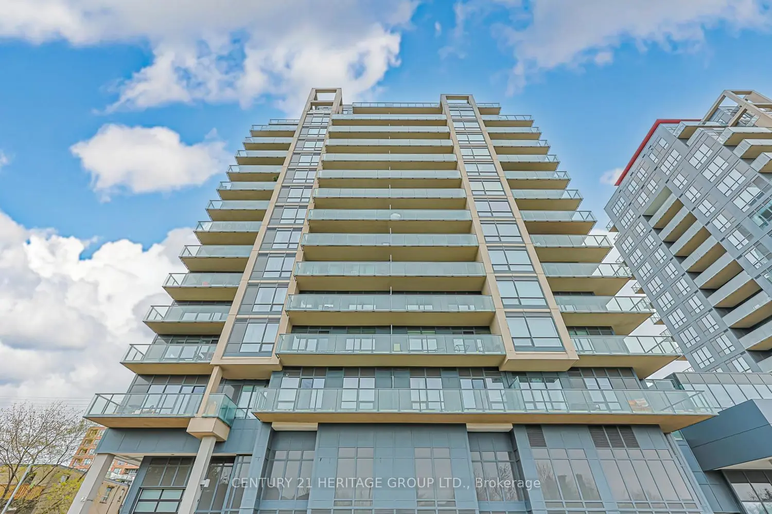 9090 Yonge Street 1002