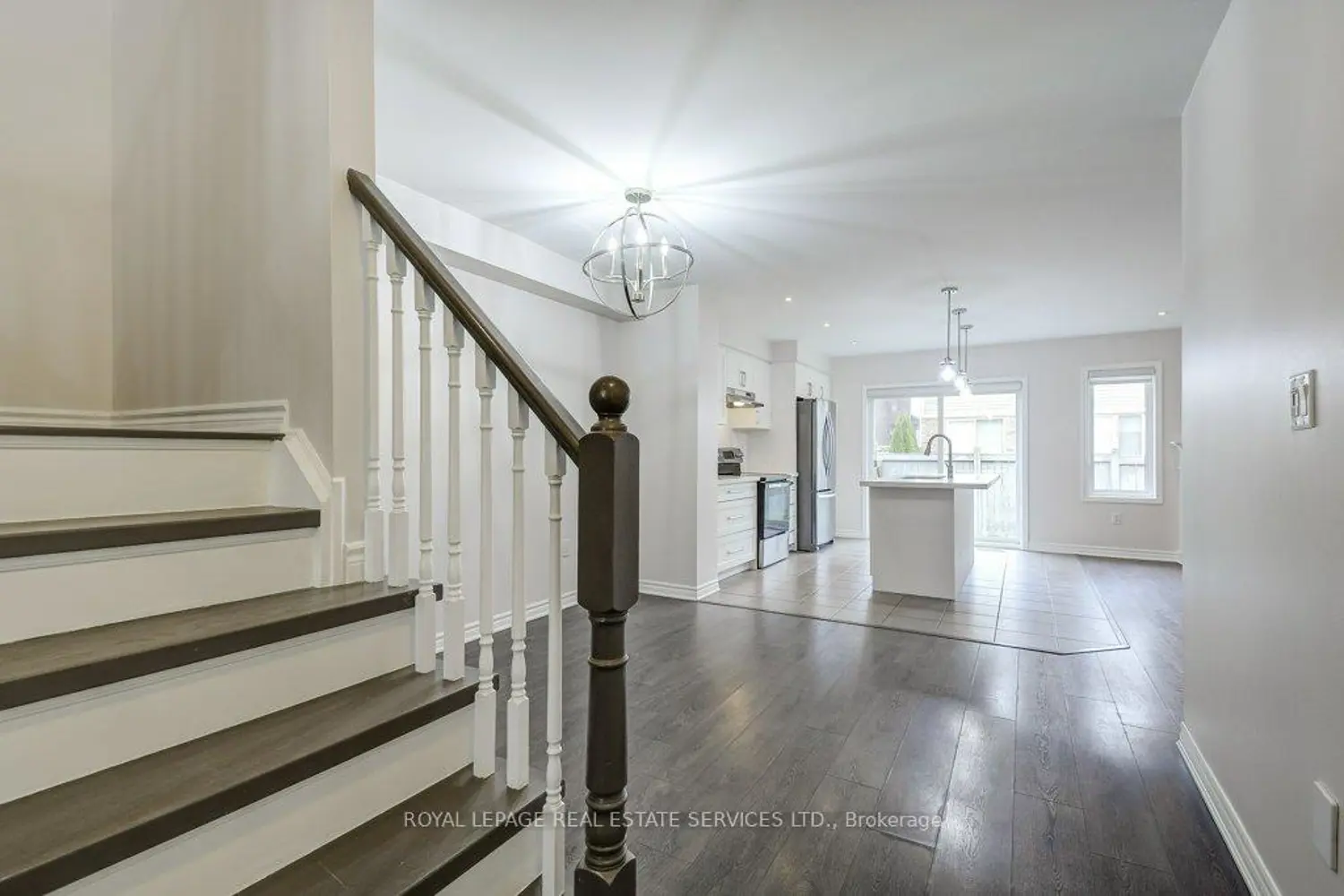 329 Gooding Crescent photo 3
