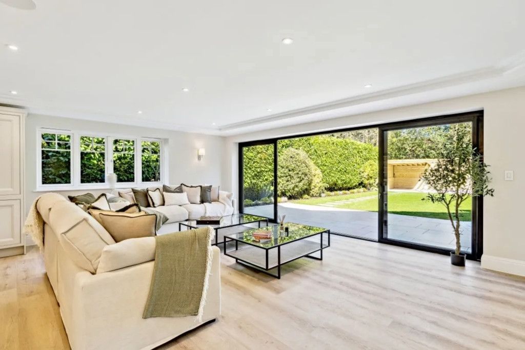 Additional image 4 of 5 bed detached house for saleHedgerley Lane, Buckinghamshire SL9