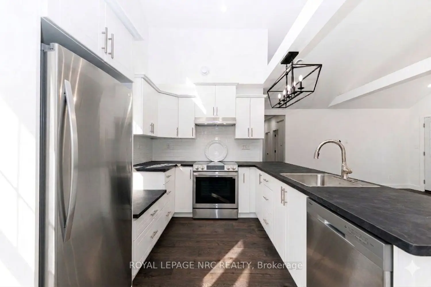 212 Holloway Bay Road photo 2