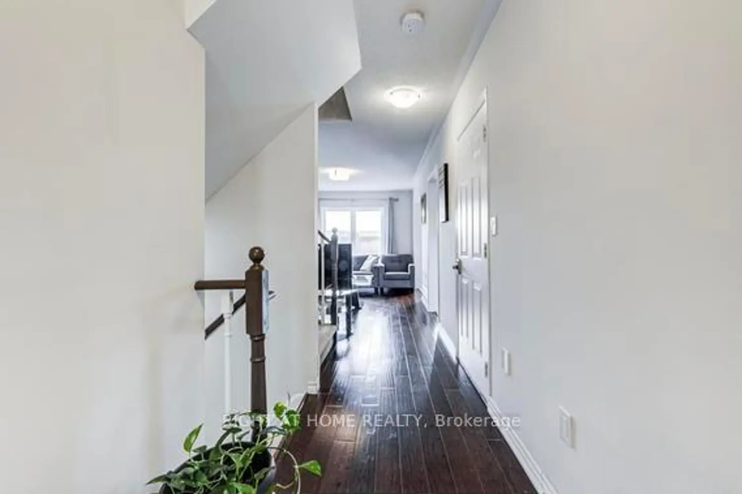 4864 Capri Crescent photo 4