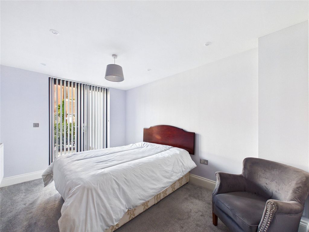 Additional image 4 of 2 bed flat for saleUndercliff Road West, Felixstowe, Suffolk IP11