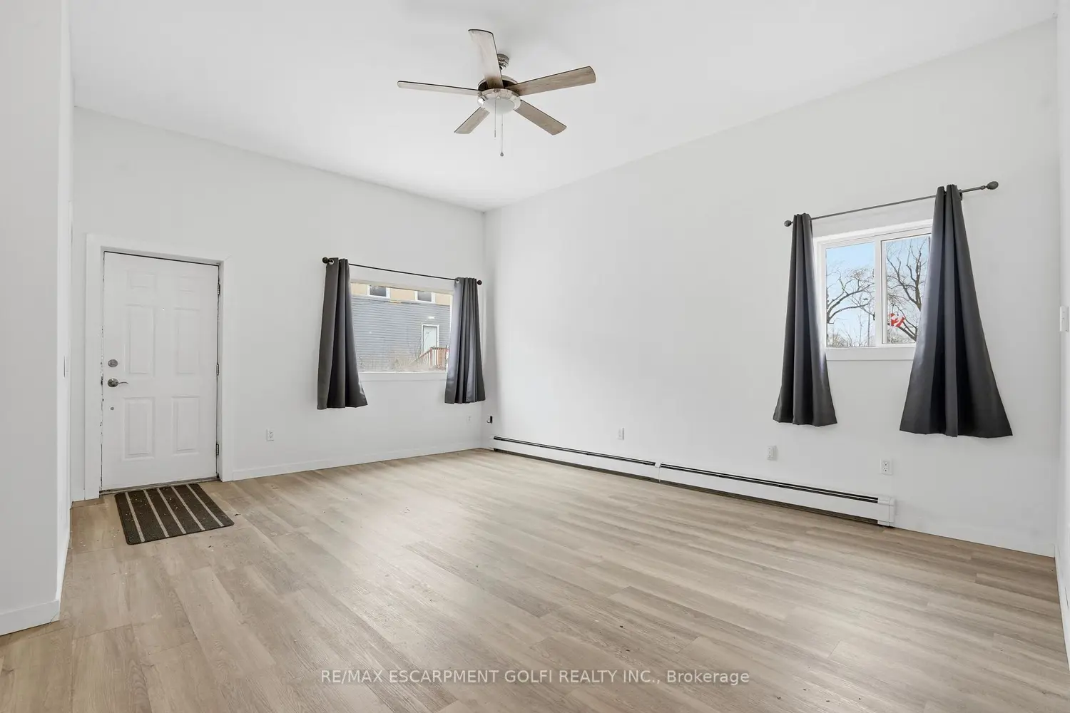 14 Avenue Place photo 2
