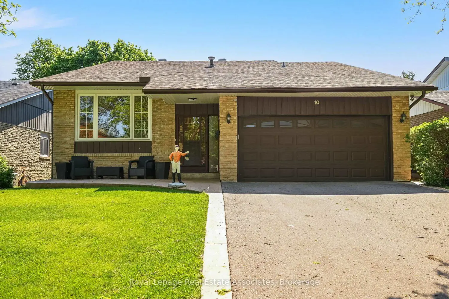 10 Charing Drive