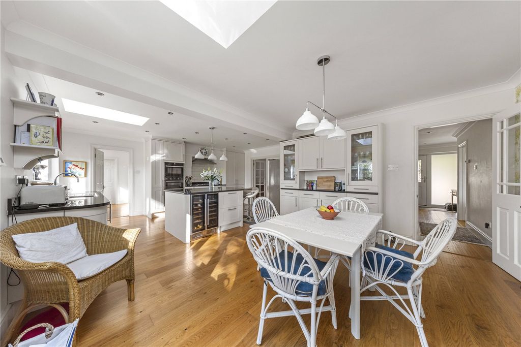 6 bed detached house for saleThe Paddock, Godalming, Surrey GU7 photo 5