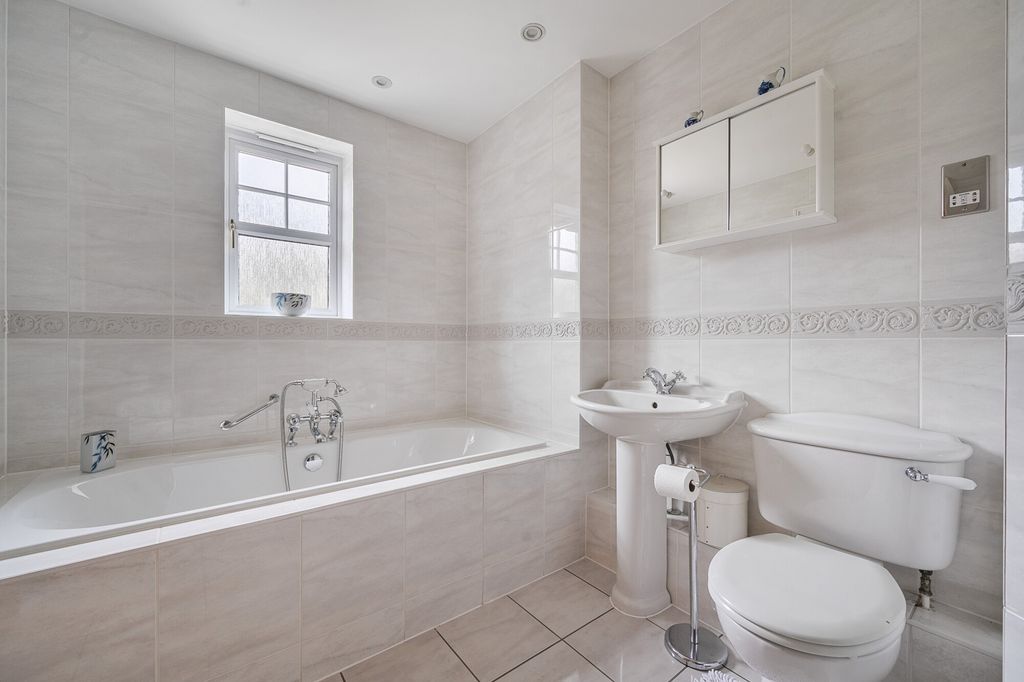 Additional image 15 of 3 bed flat for saleHeritage Gate, Gerrards Cross SL9
