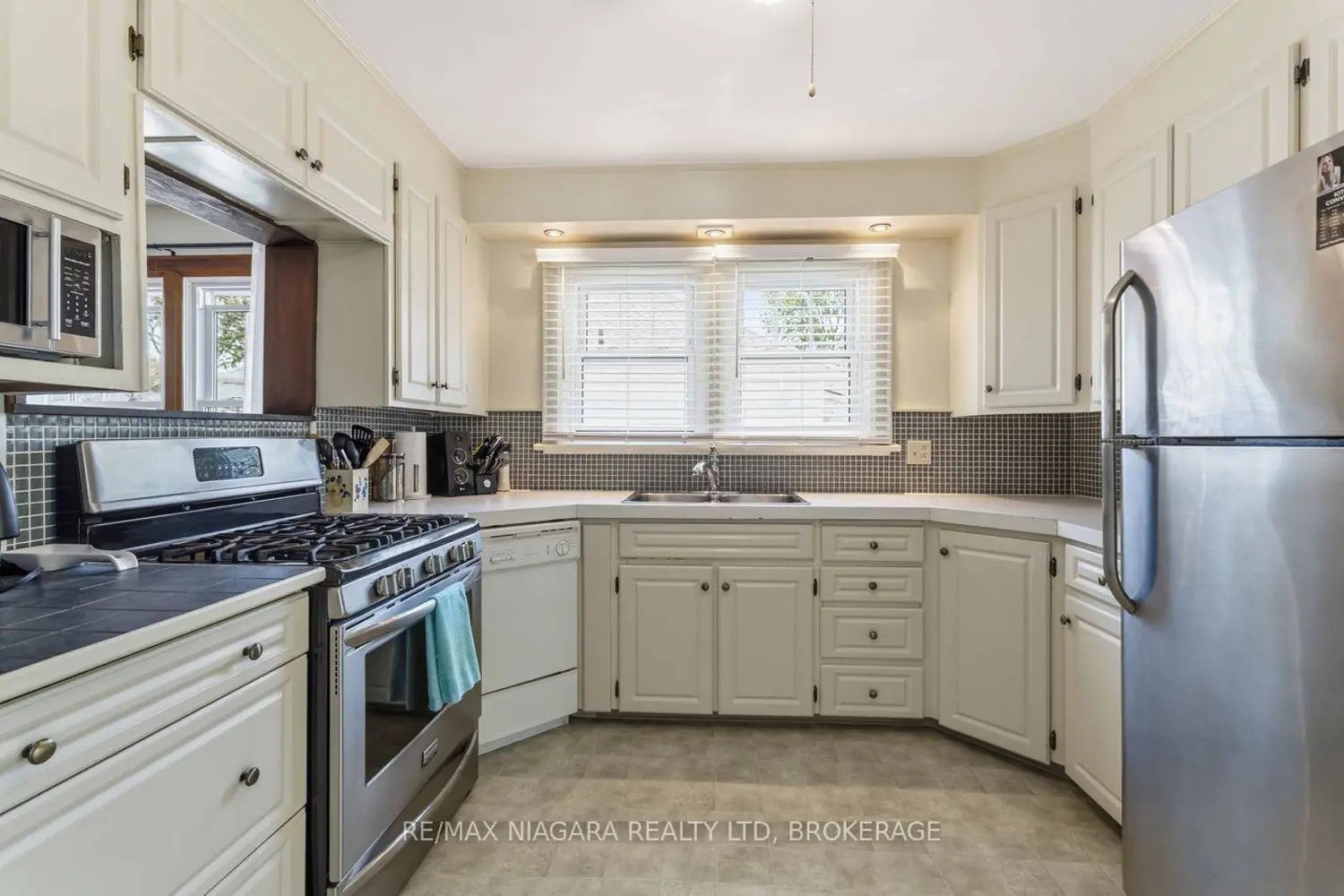 358 Sugarloaf Street photo 5