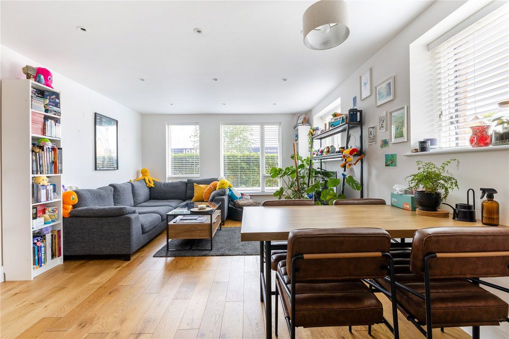 2 bed flat for saleSydenham Road, Guildford, Surrey GU1