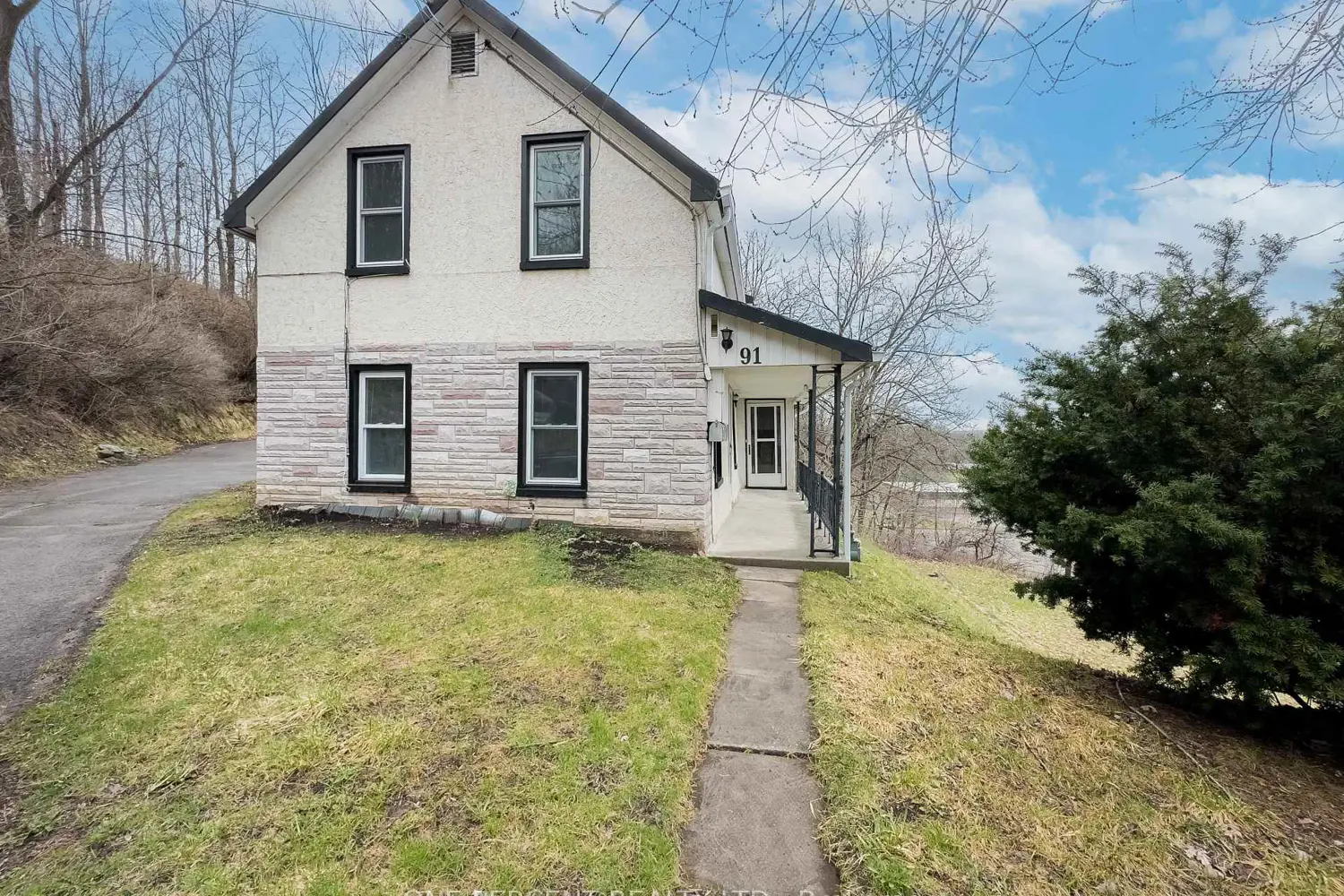 91 Maple Street photo 2