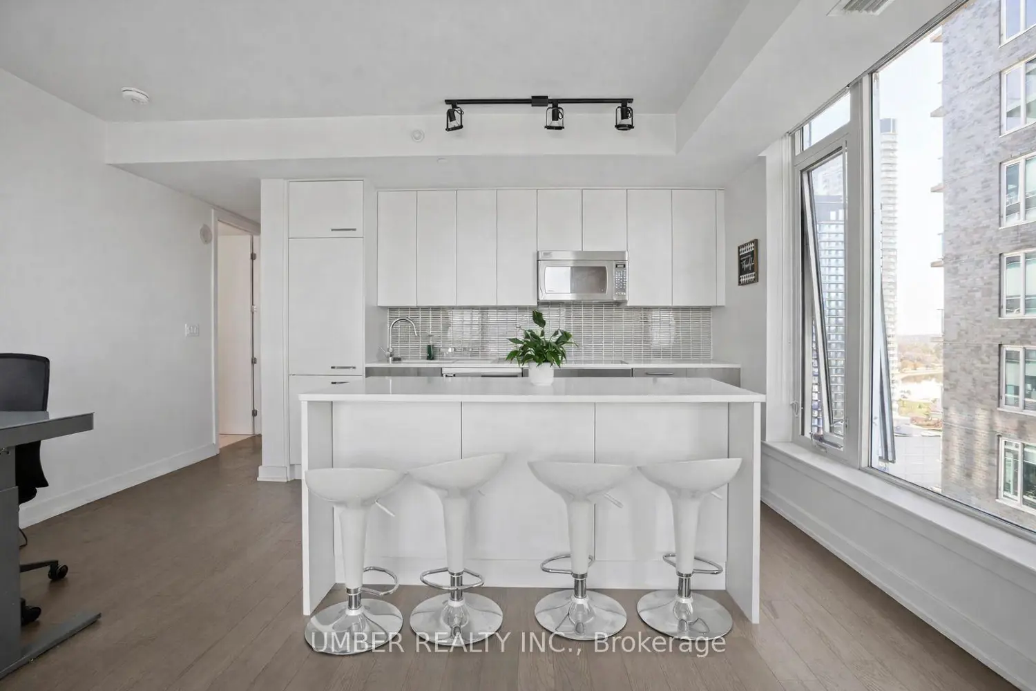 111 Champagne Avenue 1601 photo 2
