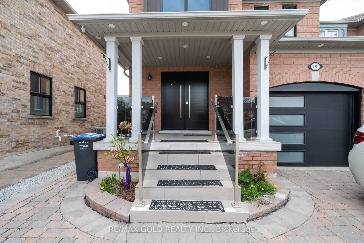 19 Spring Valley Court photo 2