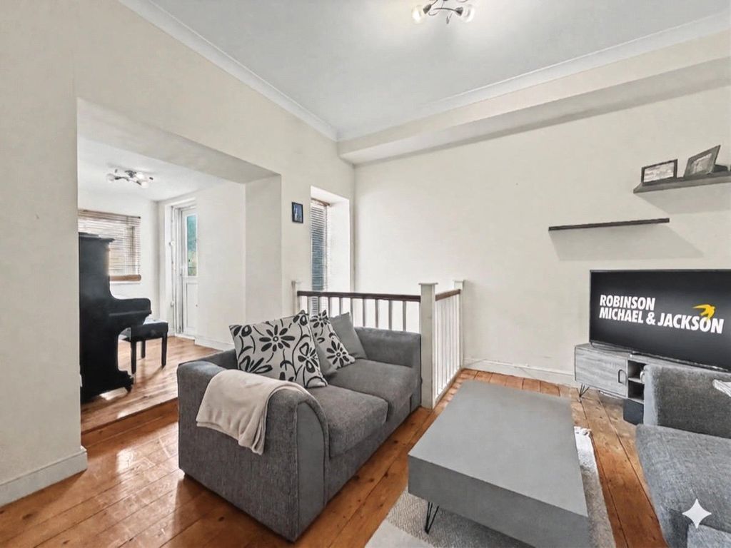 2 bed flat for salePleasant Row, Brompton, Kent ME7 photo 4
