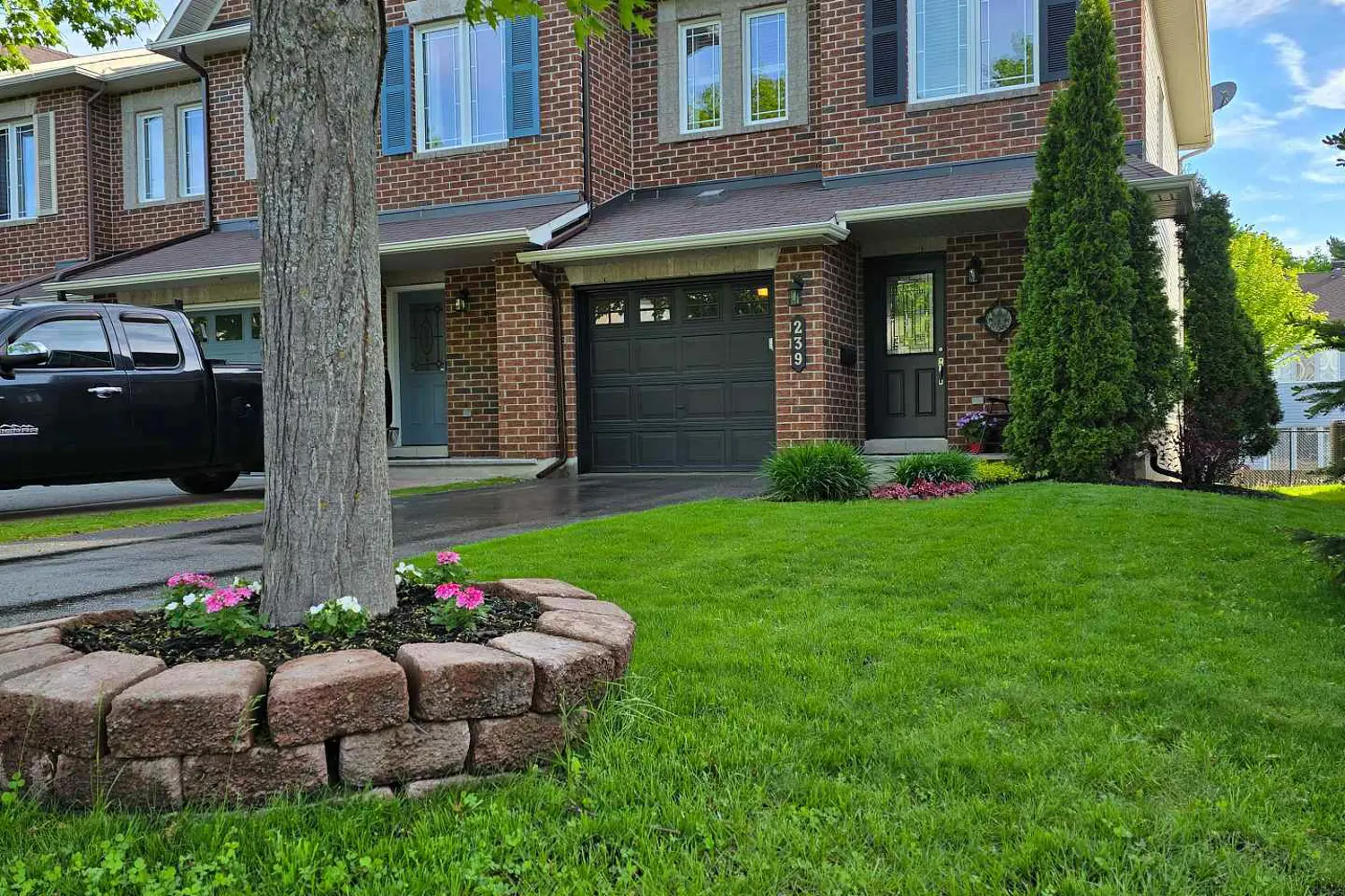 239 Hunterbrook Street photo 3