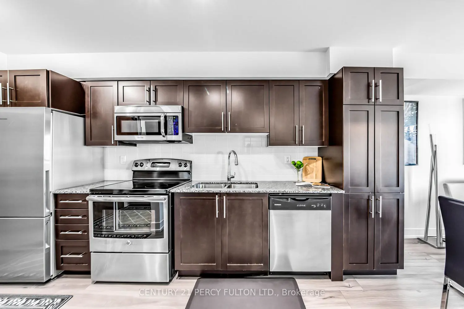 Additional image 10 of 1215 Bayly Street 1303