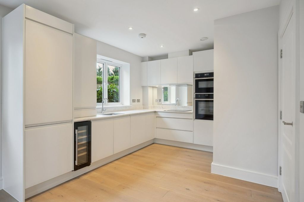 Additional image 3 of 2 bed flat for salePackhorse Road, Gerrards Cross, Buckinghamshire SL9