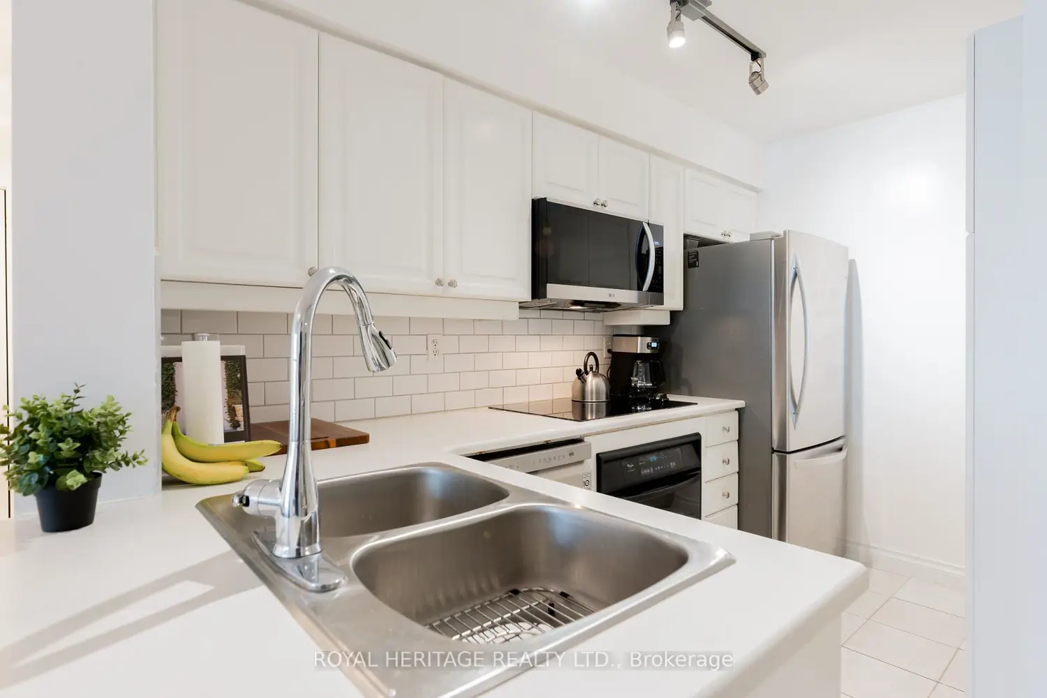 188 Redpath Avenue 211