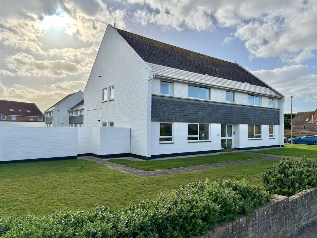 2 bed flat for saleManderley, Sea Road, Milford On Sea, Lymington SO41