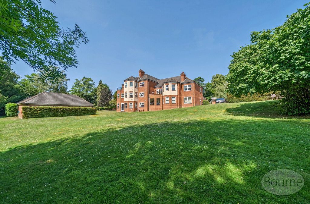 2 bed flat for saleHale Place, Farnham, Surrey GU9