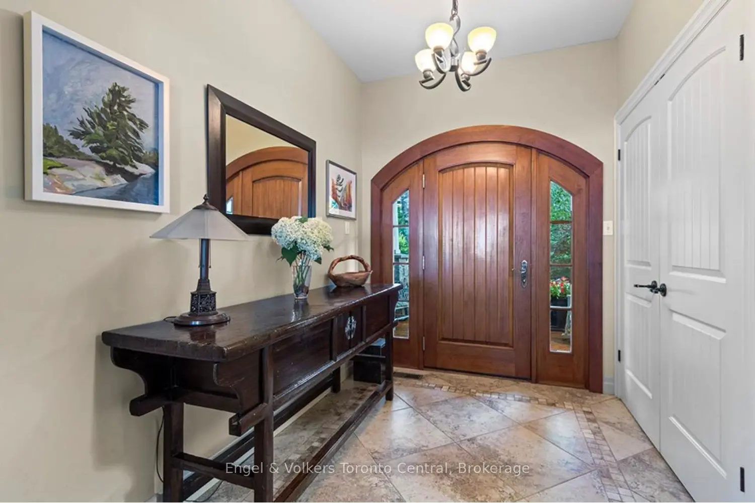 19 Georgian Manor Drive photo 5