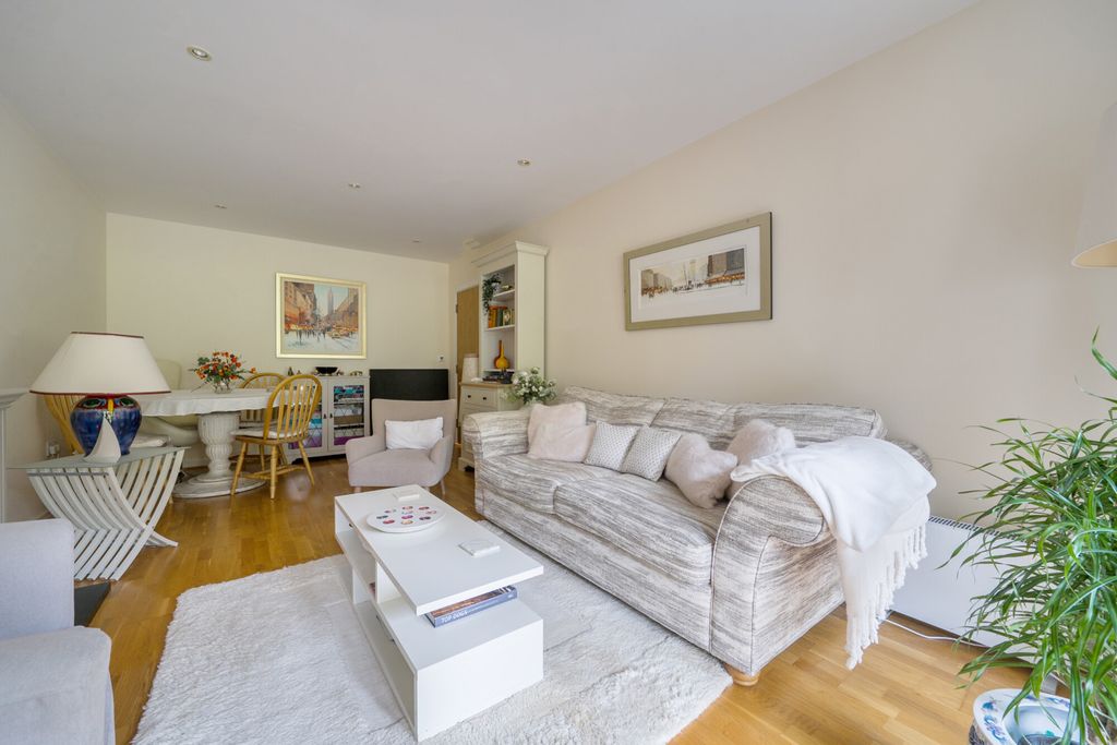 Additional image 2 of 2 bed flat for saleSouth Park, Gerrards Cross, Buckinghamshire SL9