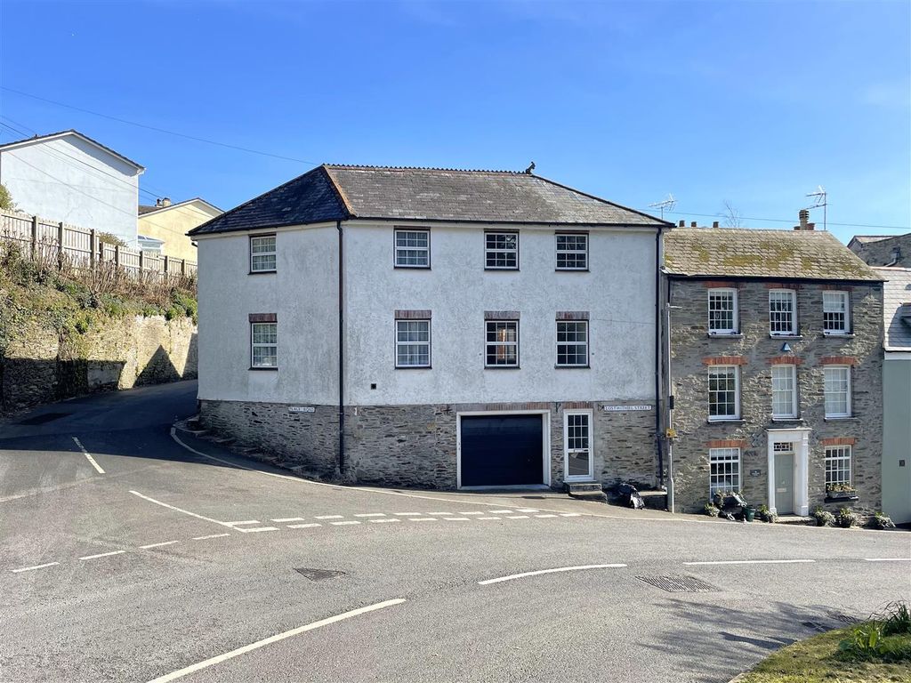 2 bed maisonette for saleLostwithiel Street, Fowey, Cornwall PL23