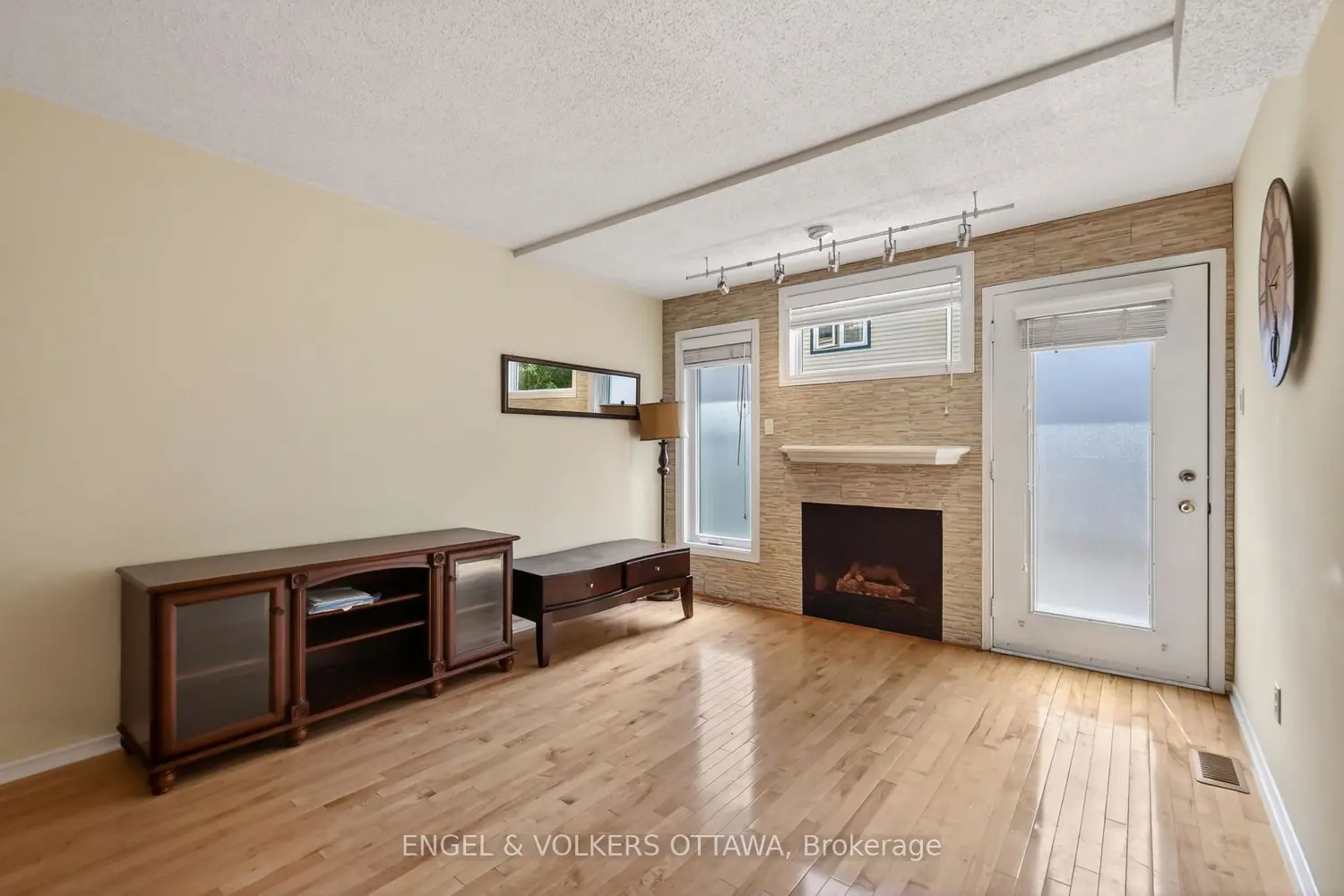 90B Templeton Street photo 5