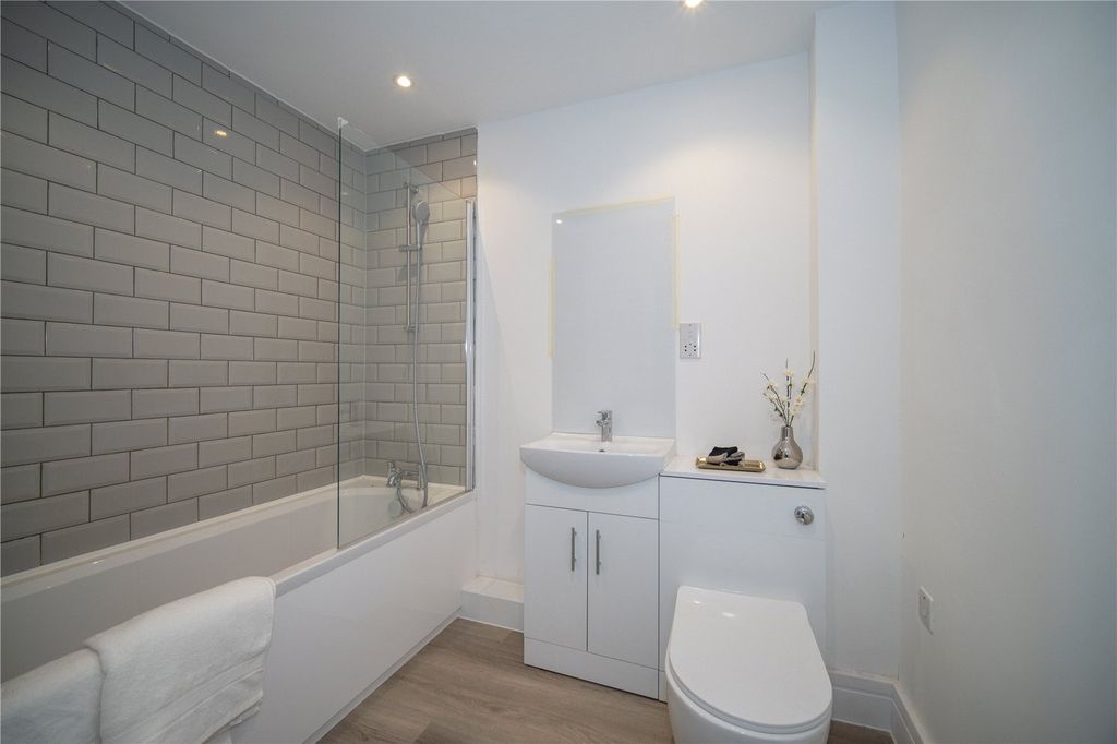 Additional image 4 of 2 bed flat for saleSavoy Place, Farnborough, Hampshire GU14
