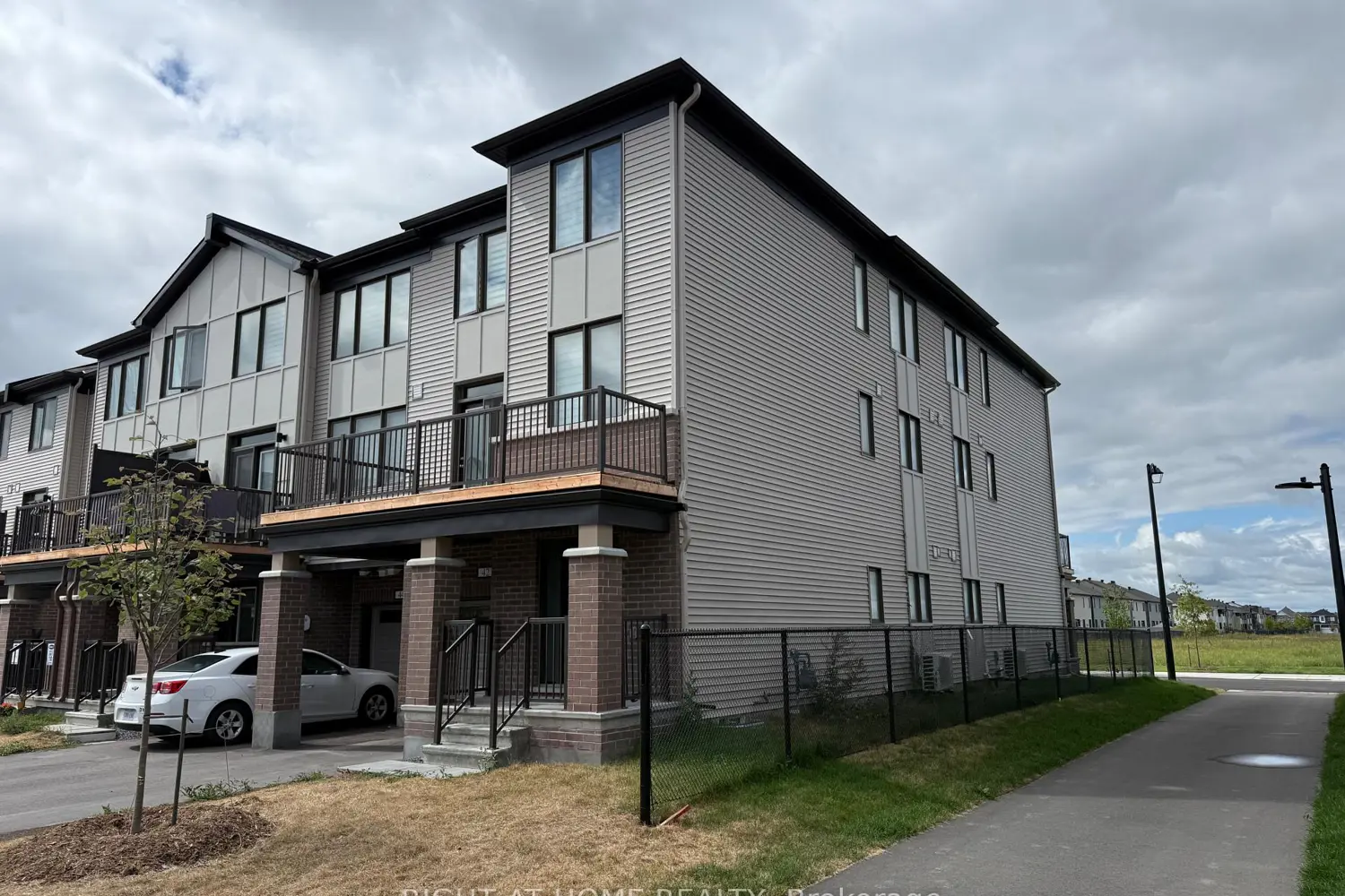 42 Stitch Mews photo 3