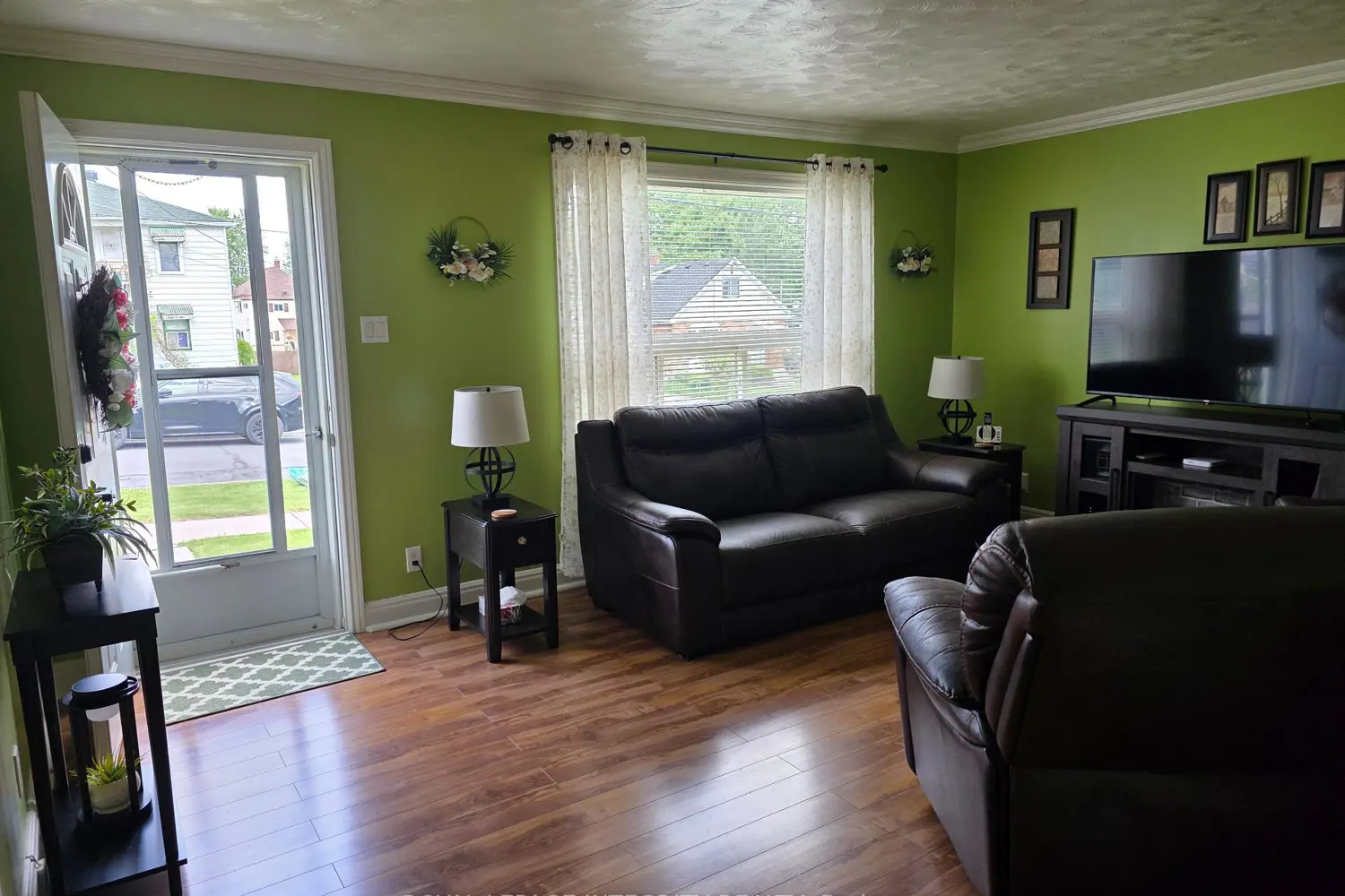 145 Danis Avenue photo 2