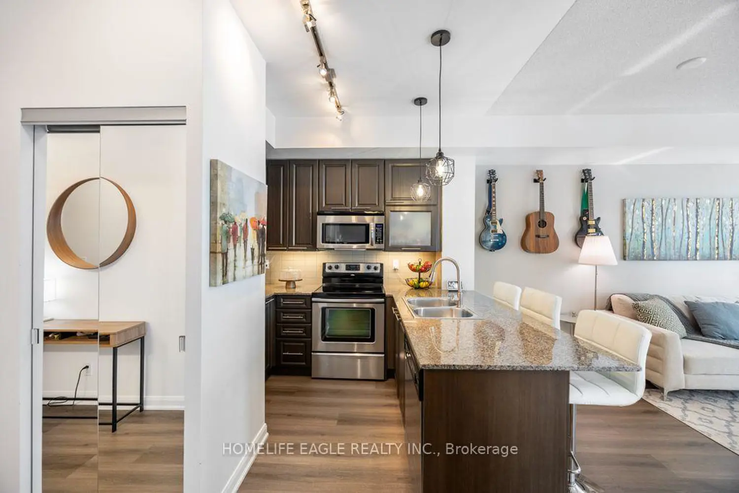 Additional image 6 of 500 Sherbourne Street 606