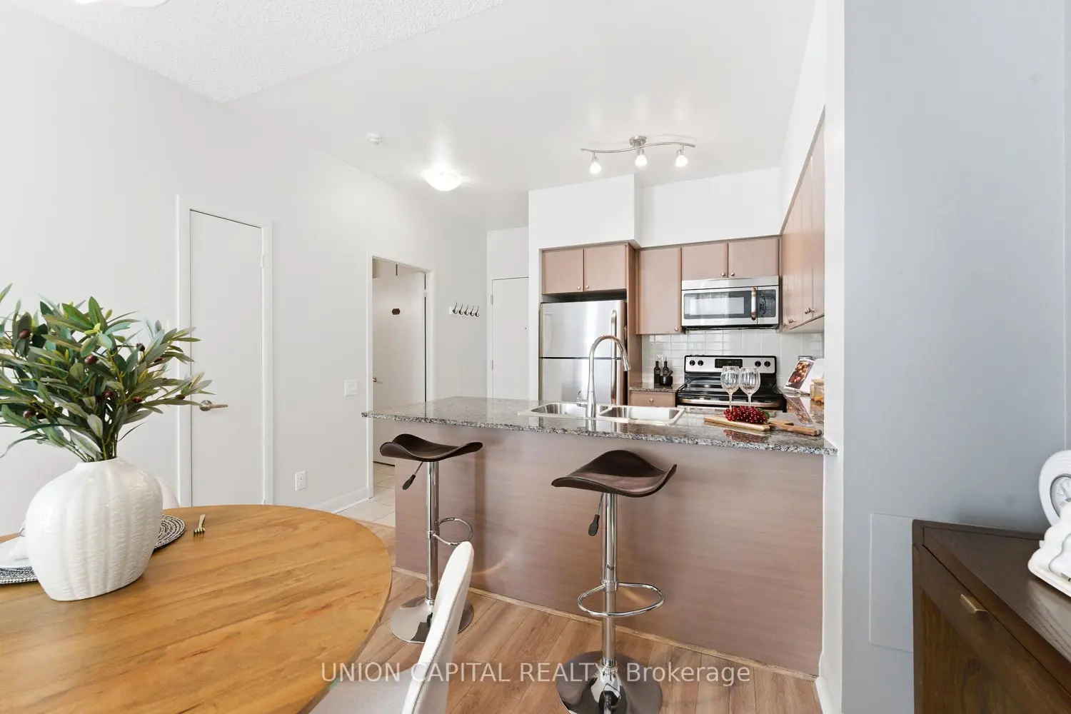 Additional image 6 of 525 Wilson Avenue 147