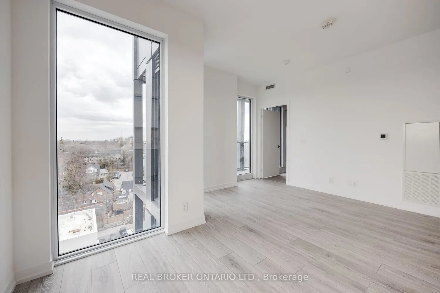 2020 Bathurst Street 1106 photo 5