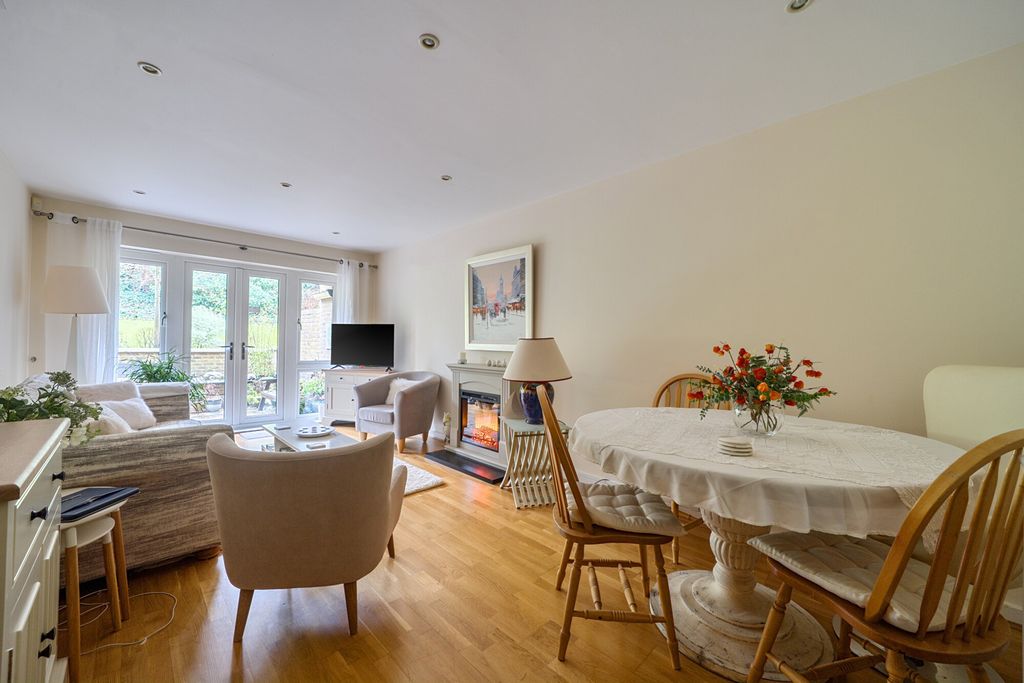 Additional image 19 of 2 bed flat for saleSouth Park, Gerrards Cross, Buckinghamshire SL9
