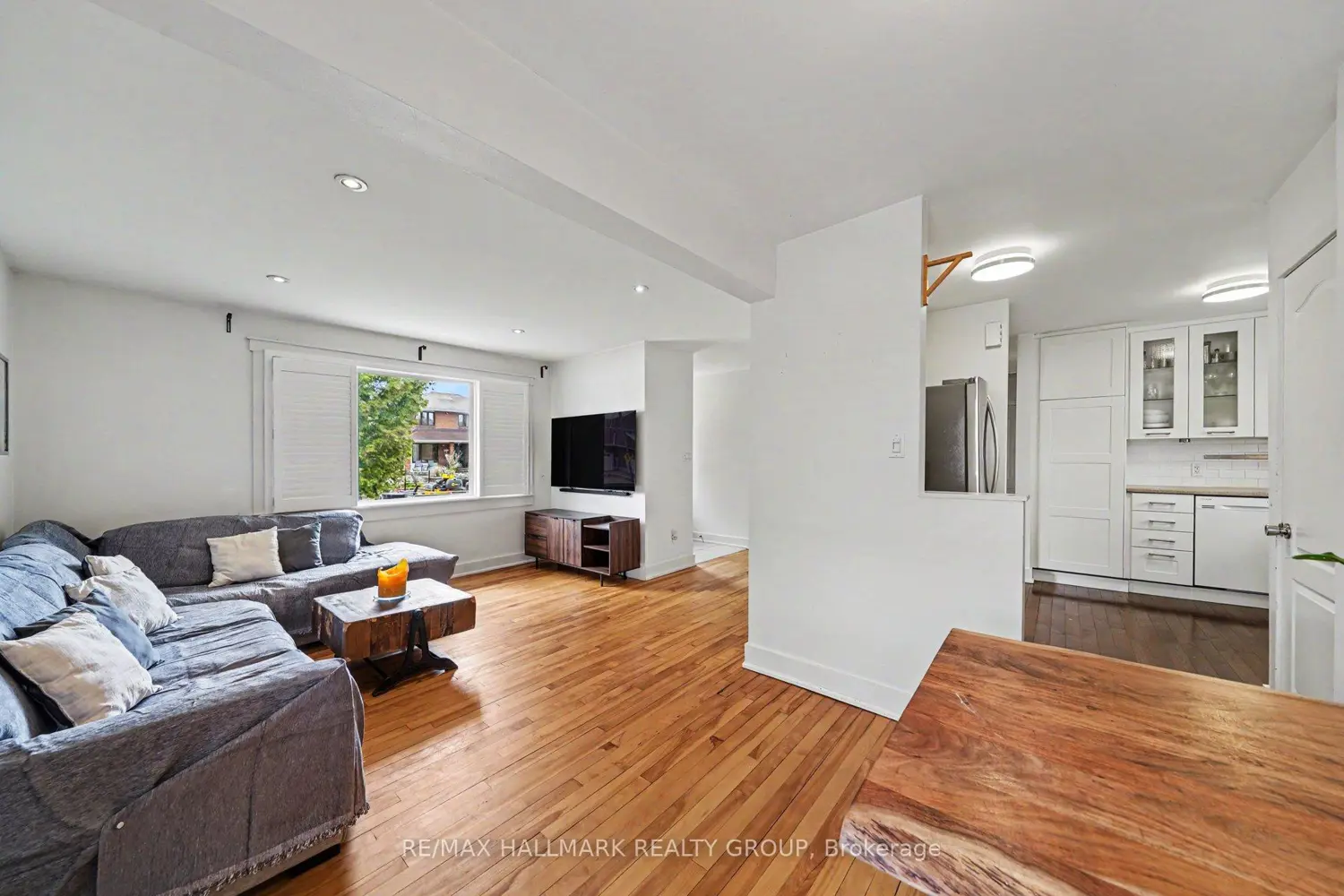 1515 Kingsdale Avenue photo 2