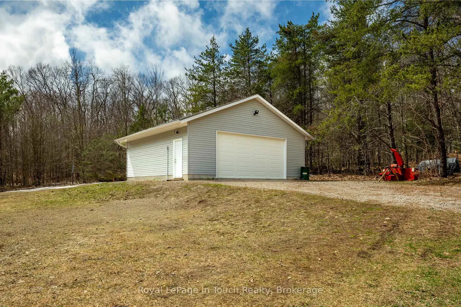 756 Champlain Road photo 4