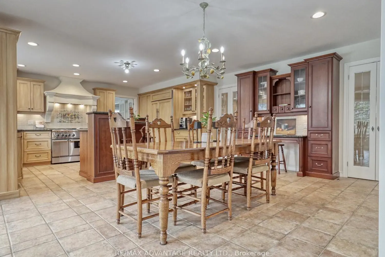 110 Whiteacres Drive photo 4