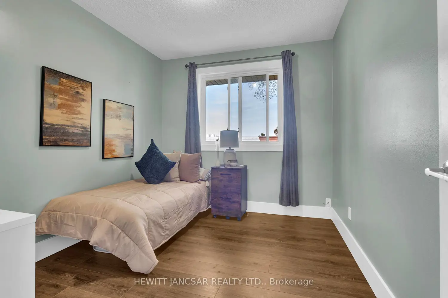 2373 Hazen Road photo 3